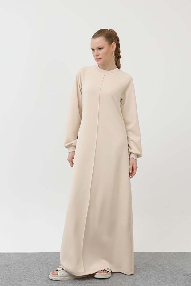 Rochie simplă bej cu mâneci 12557 - 1