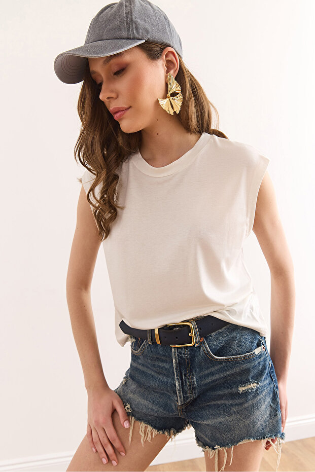 Women's Ecru Sleeveless Crop Flowy Top Blouse Blz-19002931