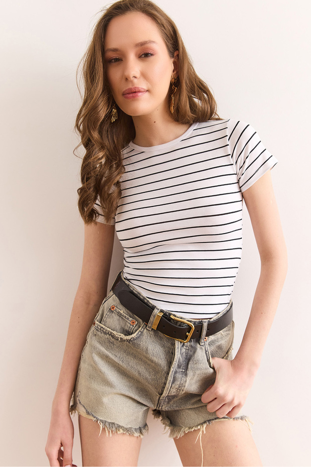 Women's White Crew Neck Striped Crop Cotton T-Shirt Tsh-19000888