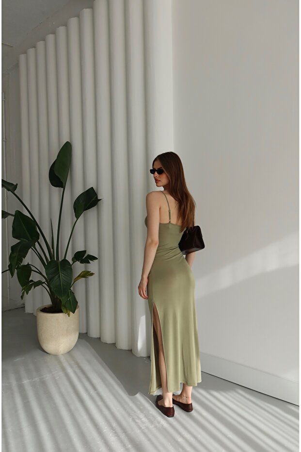 YAN DRAPELİ VE YIRTMAÇLI,AYAR ASKILI, MİDİ ELBİSE. - 5