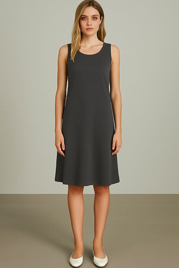 فستان يومي أساسي من القماش المشروط بقصة مريحة - 1