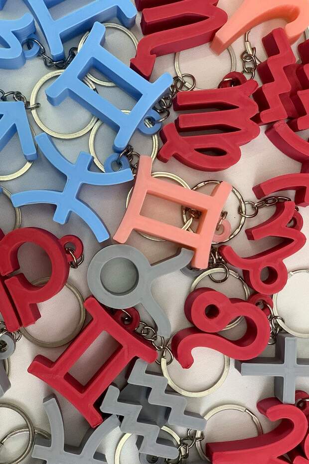 سلسلة مفاتيح برج الثور باللون الأحمر - 3