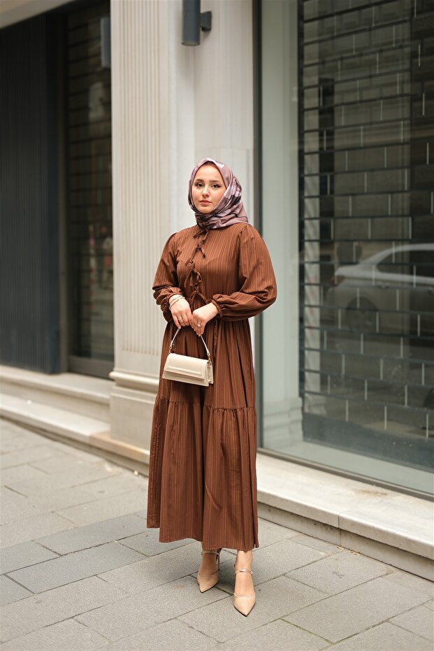 Women's brown ruched waist dress