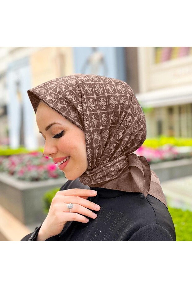 وشاح إليجانس مونوغرام - 1090750 -931 بني فاتح