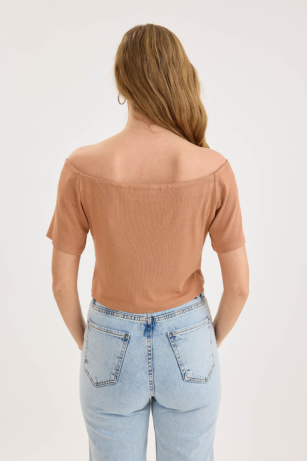 بلوزة قصيرة برقبة قارب - 4