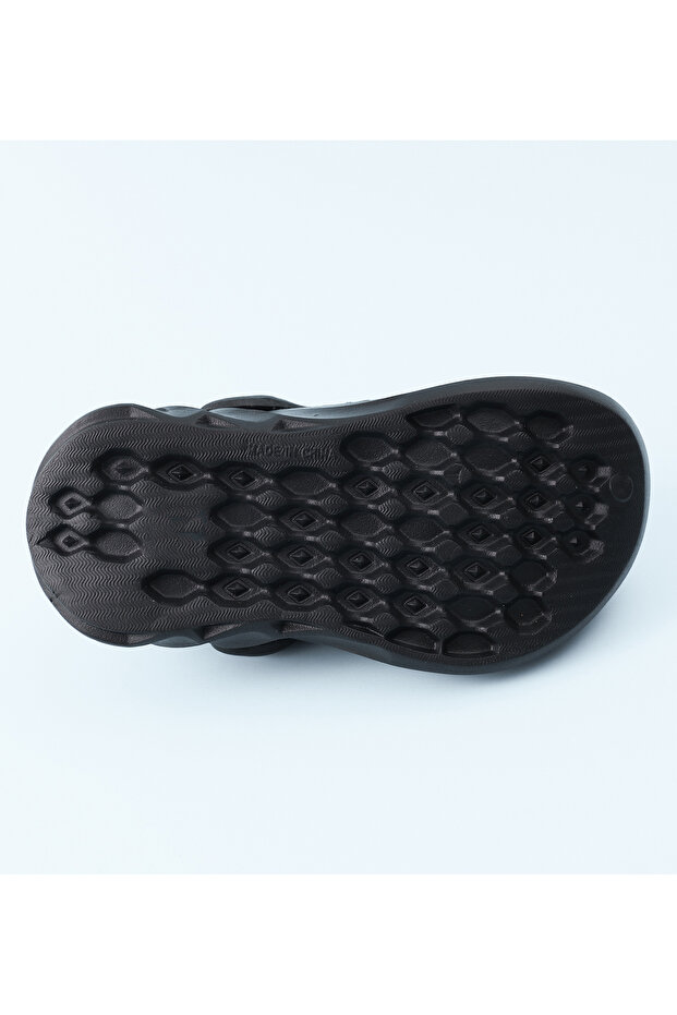 SAPS Solid Back Strap Closure Clogs - Black - 4