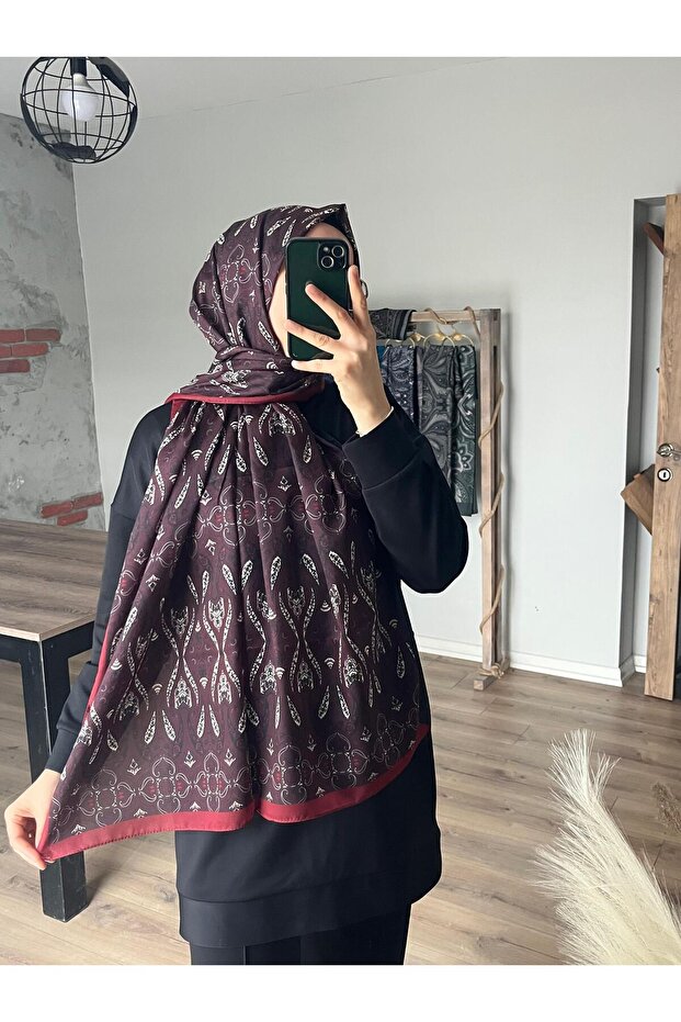 شال أحمر كلاريت بنمط عرقي متوهج