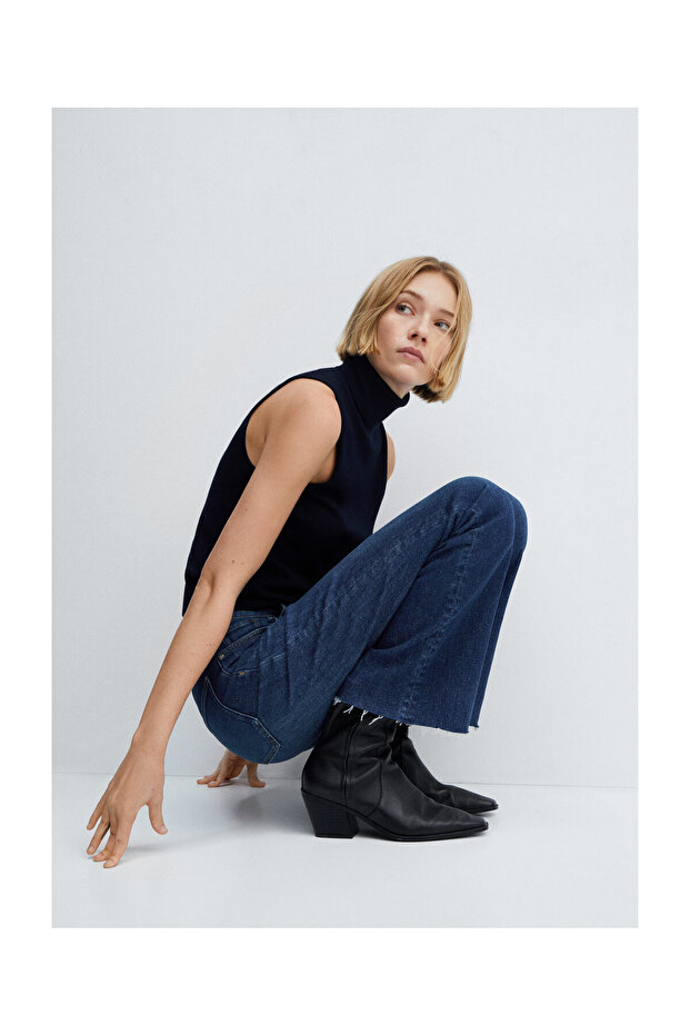 Medium-rise flared jeans - 7