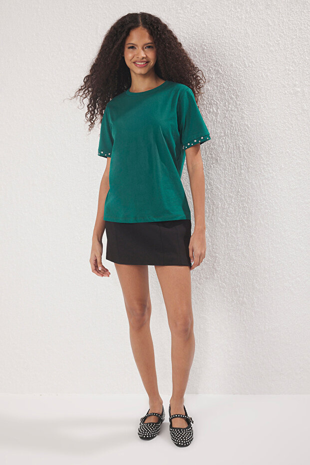 Zümrüt Yeşili İnci Detaylı Regular/Normal Kalıp Örme T-Shirt TWOSS24TS00070 - 1