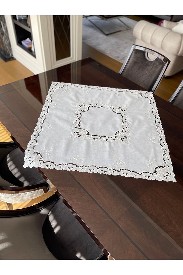 Delik Işi Fiskos Masa Örtüsü. 90x90cm. Güllü Model - 3