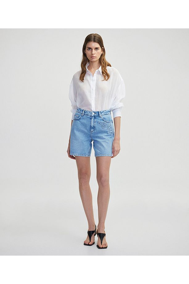 Çiçek motifli denim şort - 1