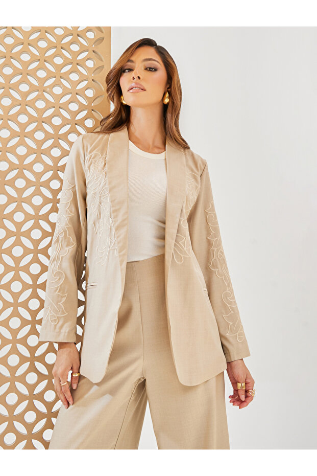 سترة مطرزة بقصّة عادية - 1