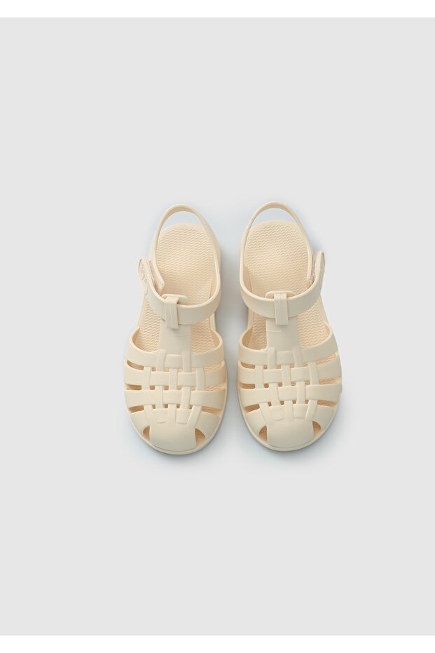 Flat Cream Sandals - 5
