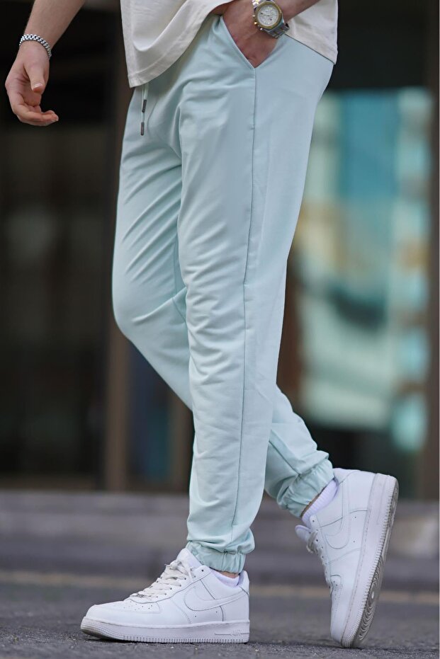 بدلة رياضية أساسية للرجال باللون الأخضر النعناعي بأرجل مرنة 5494