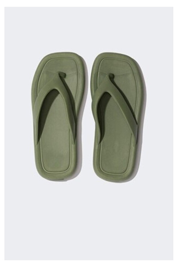 Stylish Slippers Flip Flops Soft Sole Pool Beach Slippers