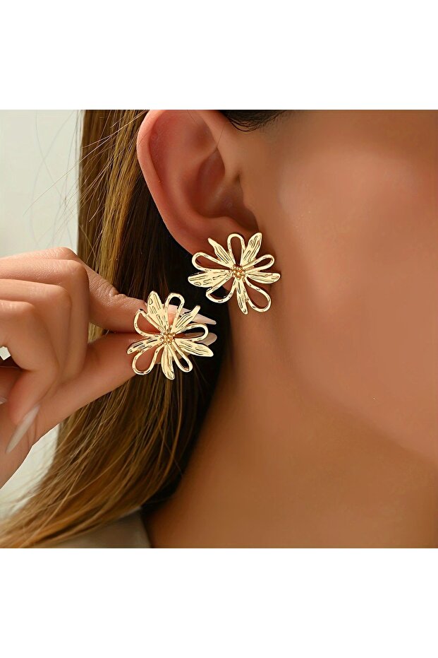 Rose Leaf Patterned Design Earrings - 1