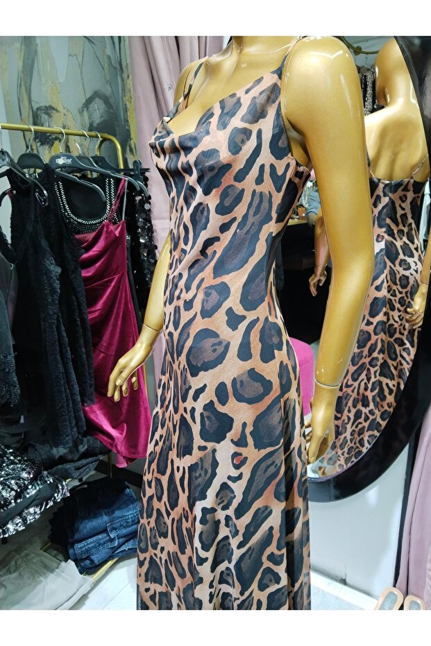 فستان شيفون طويل من الليكرا بقصة منخفضة وطبعة جلد الفهد - 4