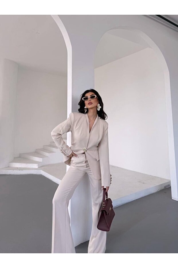 بدلة بليزر مزدوجة بزر واحد باللون الذهبي - 4