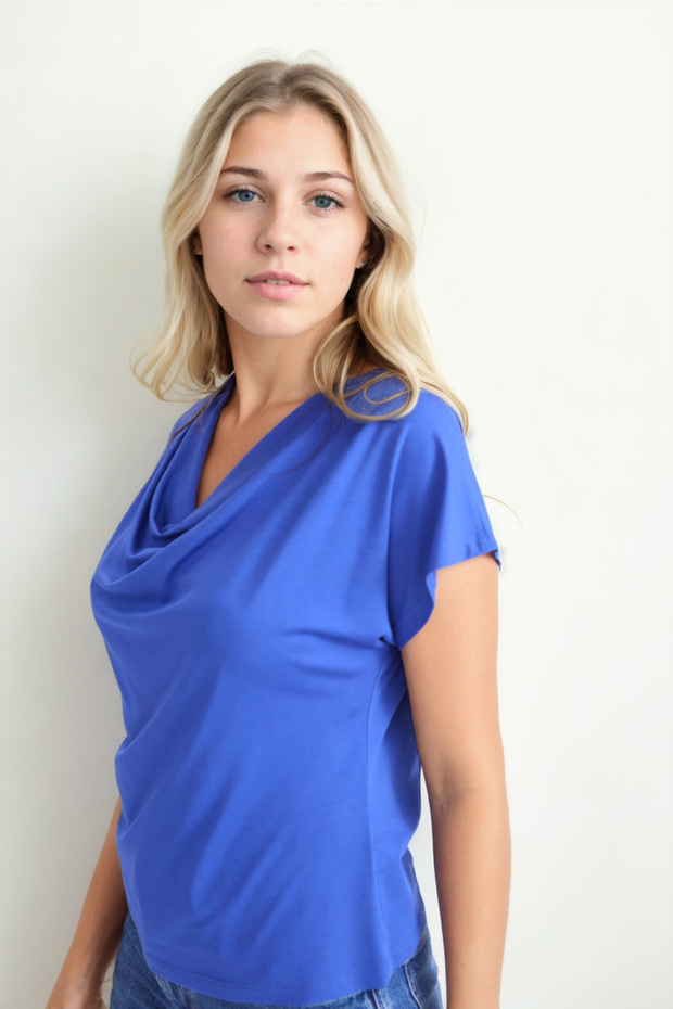 Degaje Yaka Dökümlü Bluz - 3