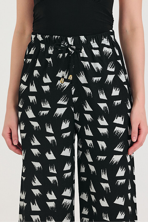 Comfortable Cut Trousers with Lace-Up Waist