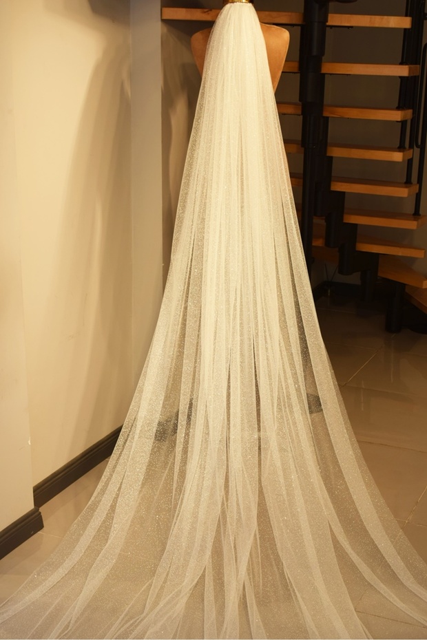 Silvery Bridal Veil-Wedding Veil Off White 3 Meters Length 3 Meters Width Combed Intense Silvery Dream Tulle