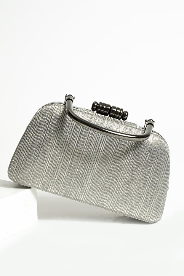 Model Evening Dress Bag with Glittery Hand and Long Chain Strap