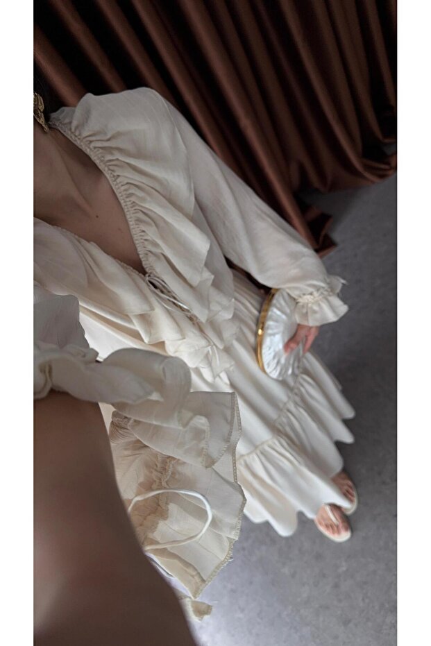 Rochie crem cu volane - 4