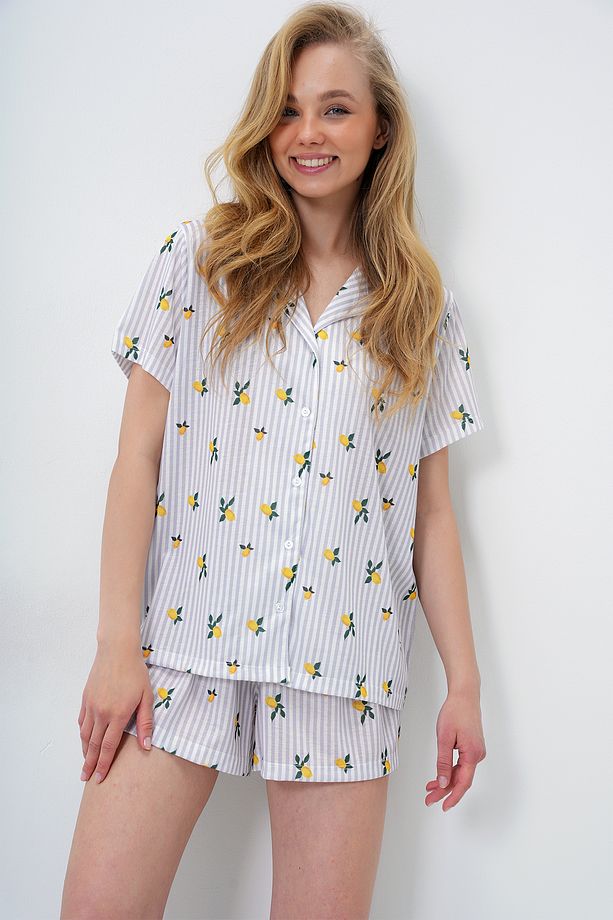 Kadın Gri Çizgi Desenli Örme Pamuklu Gömlek Ve Şort Pijama Takımı PJM-X13884 - 1