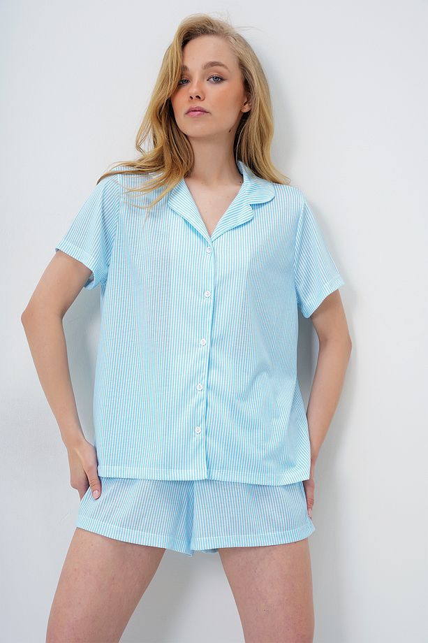 Kadın Mavi Çizgi Desenli Örme Pamuklu Gömlek Ve Şort Pijama Takımı PJM-X13884 - 5