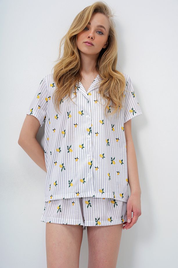 Kadın Gri Çizgi Desenli Örme Pamuklu Gömlek Ve Şort Pijama Takımı PJM-X13884 - 2