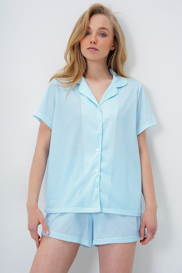 Kadın Mavi Çizgi Desenli Örme Pamuklu Gömlek Ve Şort Pijama Takımı PJM-X13884 - 3