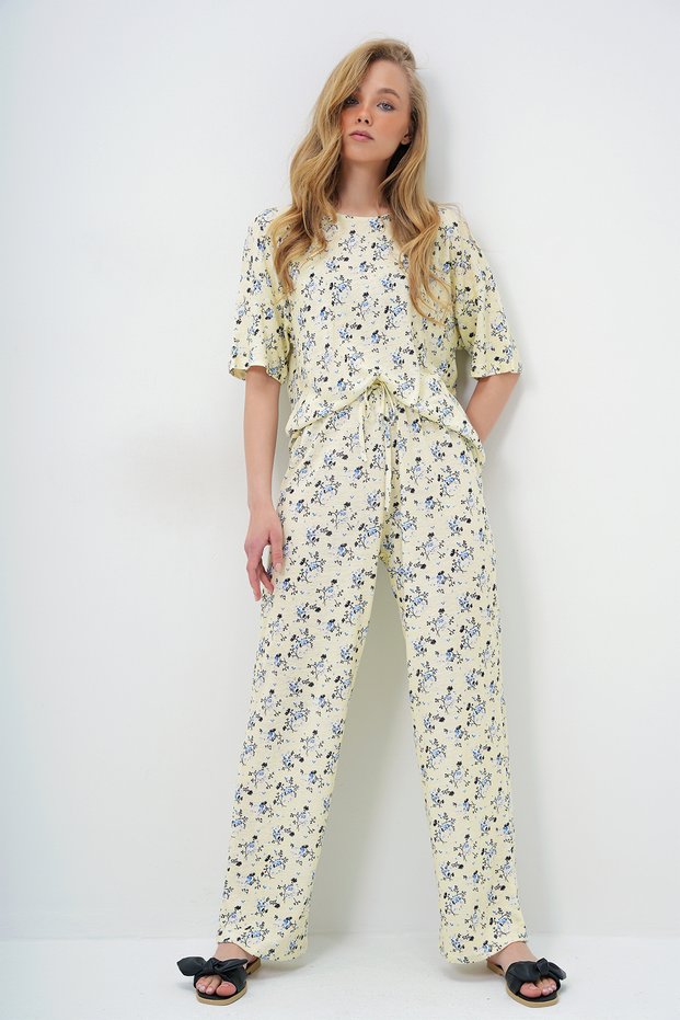 Butter Yellow Floral Patterned Crew Neck Cotton T-Shirt and Pants Pajama Set Pjm-X13905