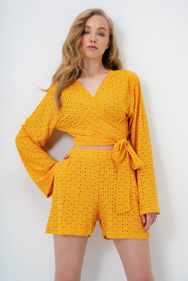 Women's Mustard Double Breasted Collar Waist Tie Guipure Blouse and Lined Shorts Set Alc-X14092