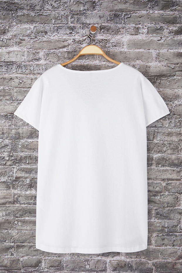 Beyaz V Yaka Uzun Boy Büyük Beden T-shirt TBBSS25BF00073 - 8