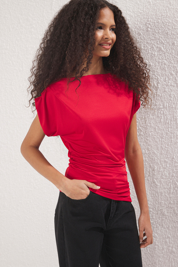 Kırmızı Drapeli Vatkalı Fitted/Vücuda Oturan Esnek Örme Bluz TWOSS25BZ00174 - 2