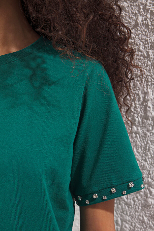Zümrüt Yeşili İnci Detaylı Regular/Normal Kalıp Örme T-Shirt TWOSS24TS00070 - 3