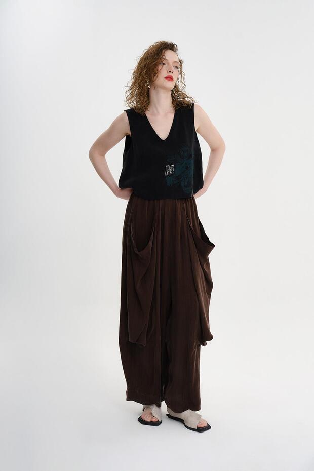 بلوزة معلقة منقوشة مرسومة يدويًا باللون الأسود - 5