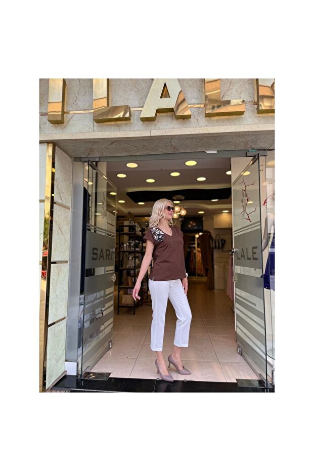 ÇİÇEK BASKI DETAYLI TİŞÖRT - 1