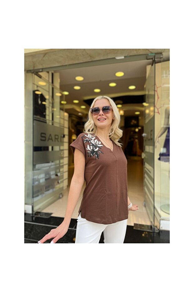 ÇİÇEK BASKI DETAYLI TİŞÖRT - 3