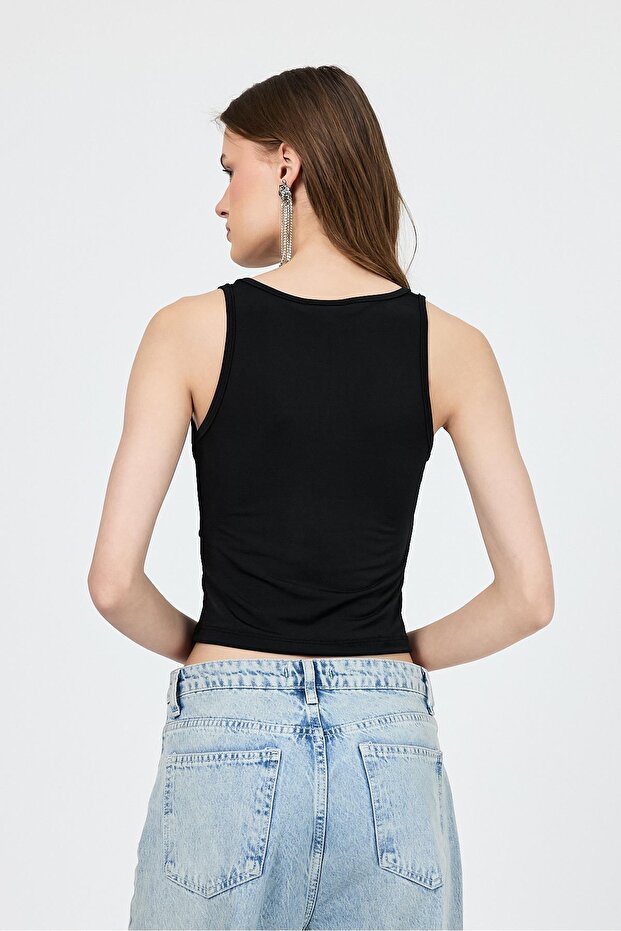 قميص داخلي أسود بياقة على شكل حرف U وأزرار 13298 - 5