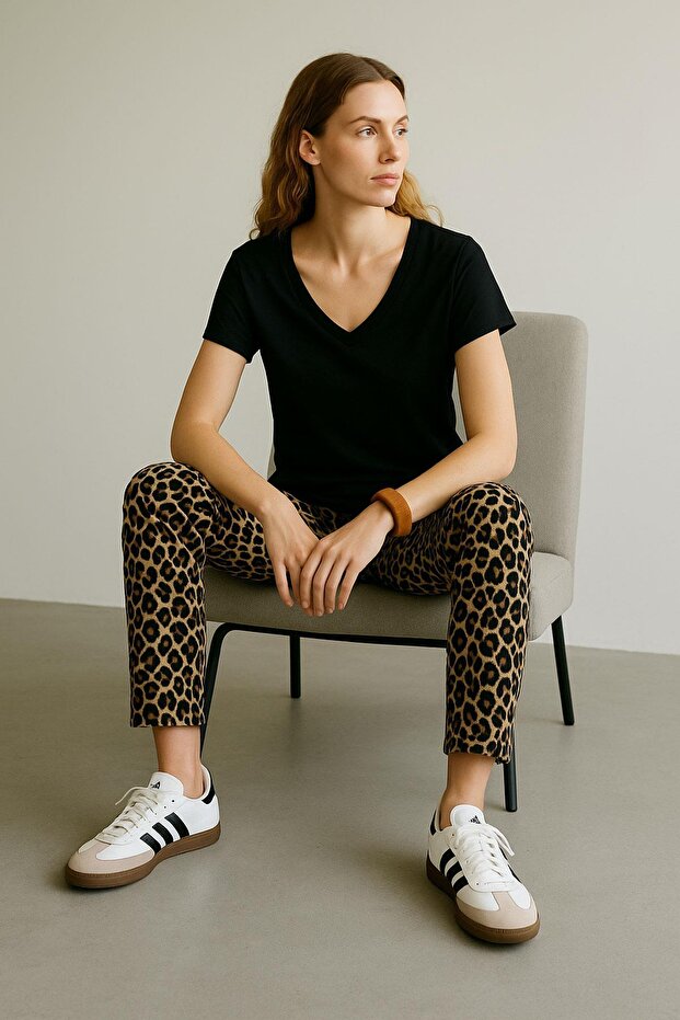 Ön ve Arka V Yaka Basic Pamuklu Tişört - 5