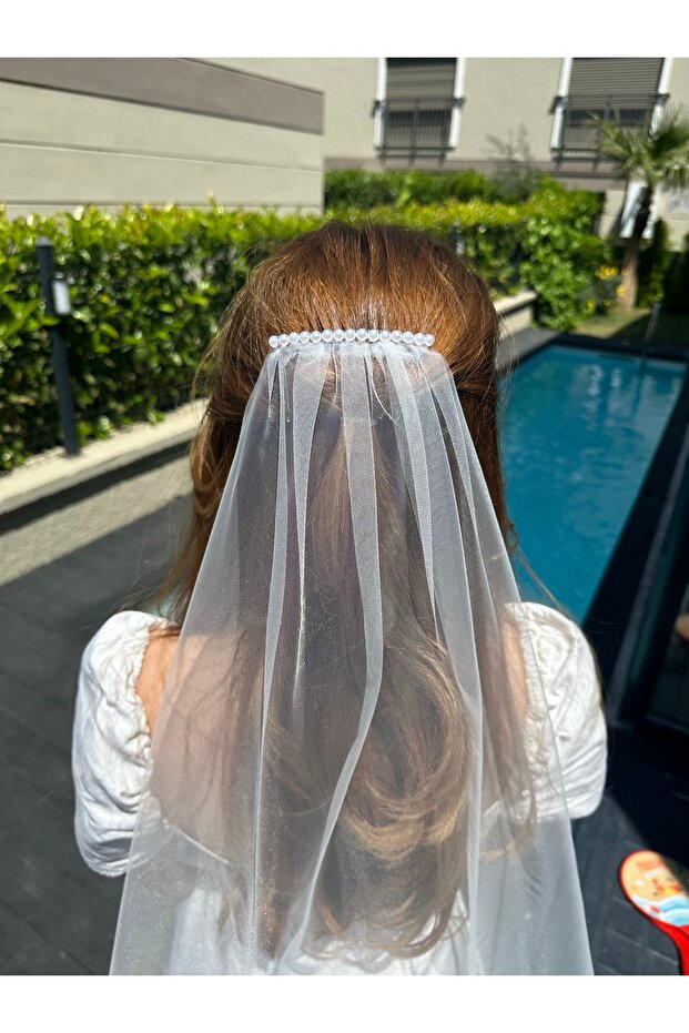 Short Veil with Pearls