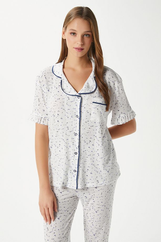 Kadın Fırfırlı Mavi Minik Çiçekli Ön Düğmeli Kısa Kol Alt Üst Pijama Takımı - 3