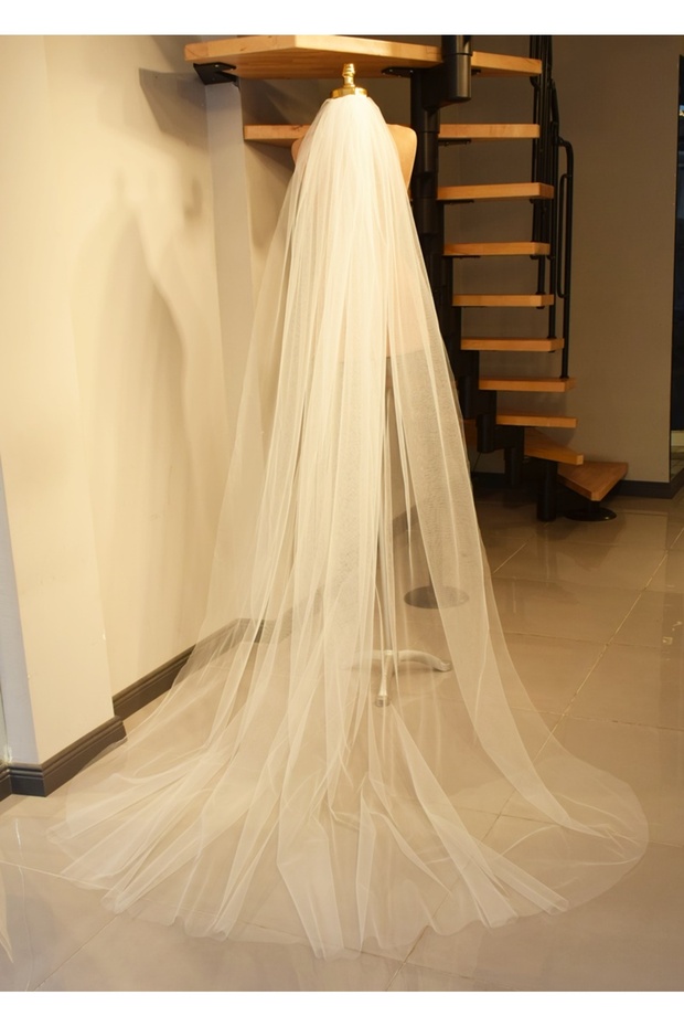Bridal Veil-Wedding Veil Off White 2.5 Meters Length 3 Meters Width Oval Cut with Comb Intense Imagine Tulle