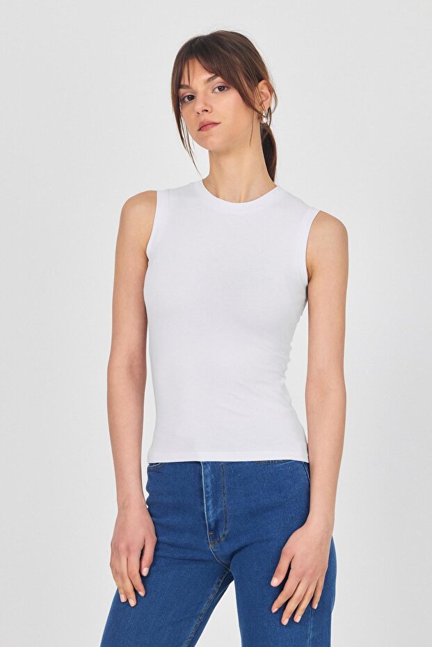 White Crew Neck Sleeveless Undershirt 319 - 2