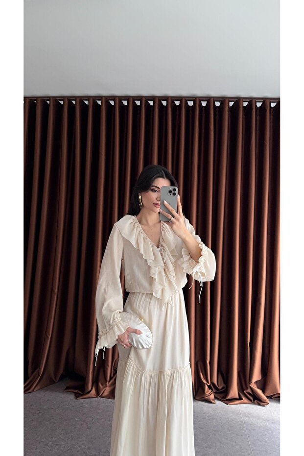 Rochie crem cu volane - 3