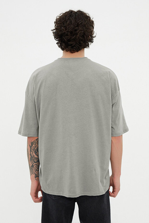 Gri Basic %100 Pamuklu Bisiklet Yaka Oversize/Geniş Kesim Kısa Kollu T-Shirt TMNSS22TS0318 - 3