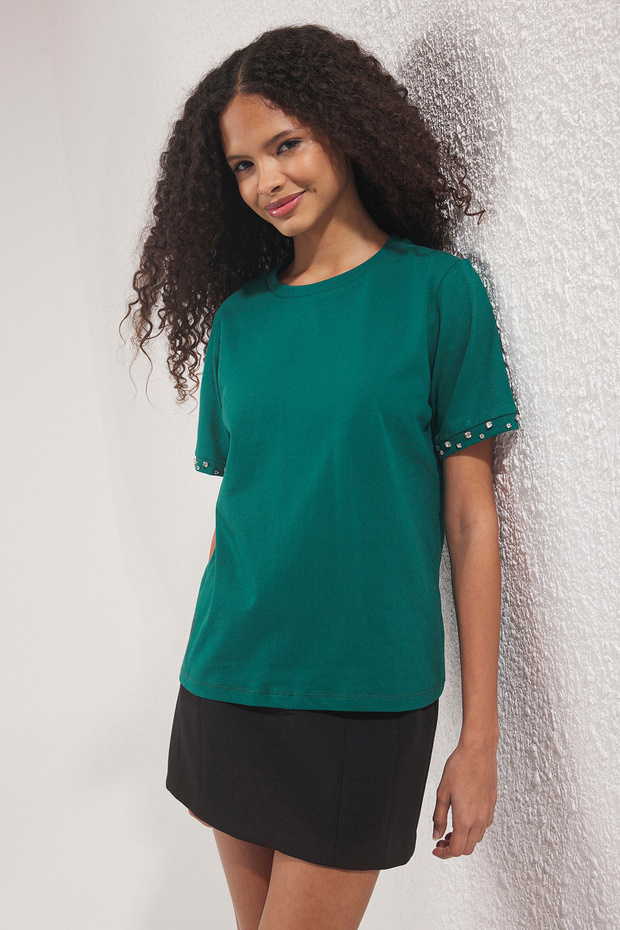 Zümrüt Yeşili İnci Detaylı Regular/Normal Kalıp Örme T-Shirt TWOSS24TS00070 - 2