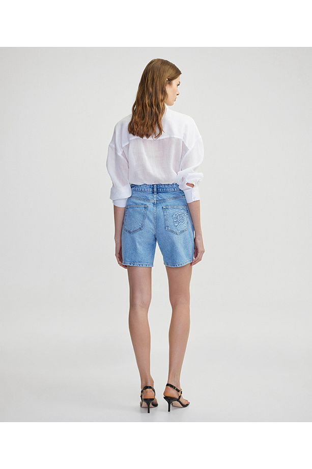 Çiçek motifli denim şort - 6