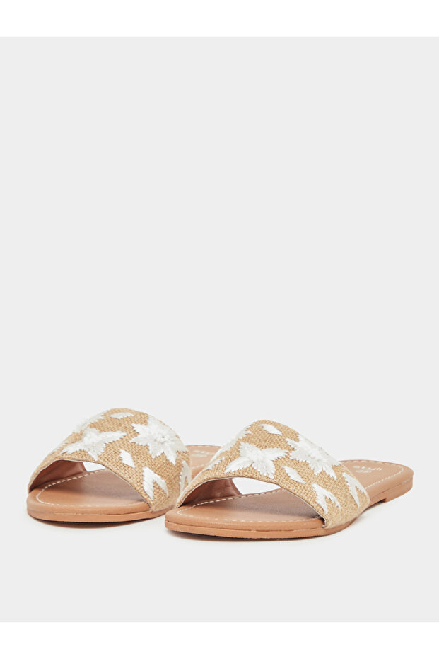 صندل مسطح مفتوح من الأمام ومطرز - 2